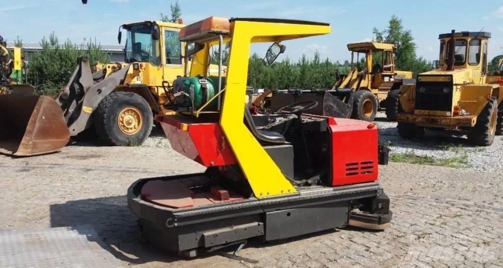 Tennant 528 Cestni pometači