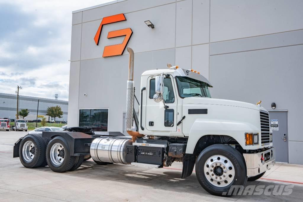 Mack Pinnacle 64T Vlačilci