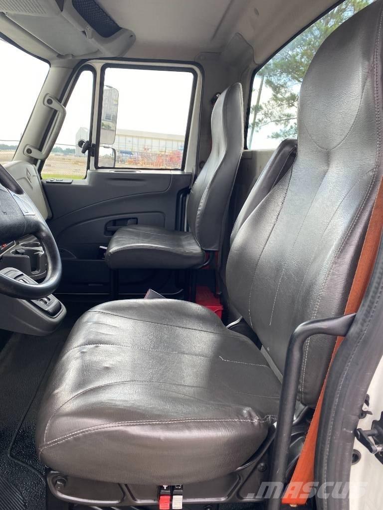 International MV607 Vlačilci