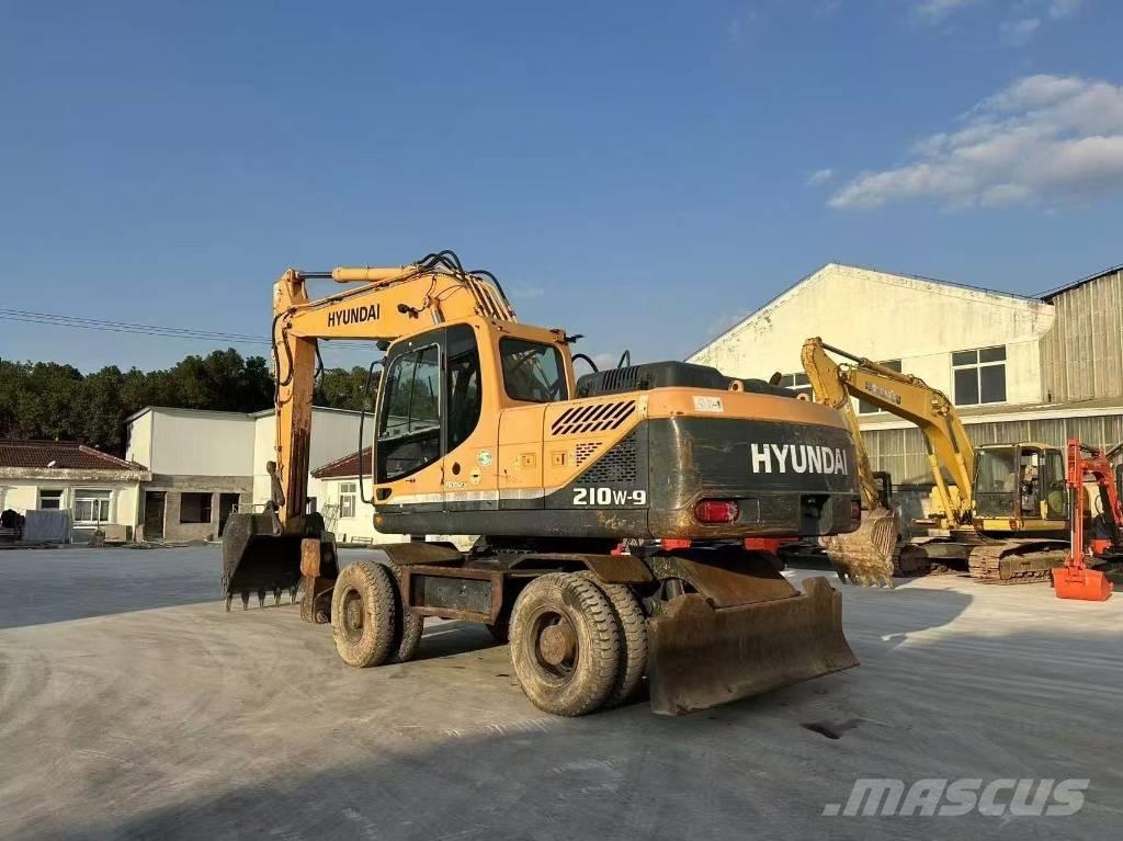 Hyundai 210W-9 Bagri na kolesih