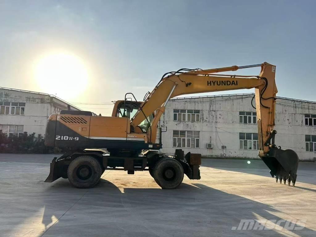 Hyundai 210W-9 Bagri na kolesih