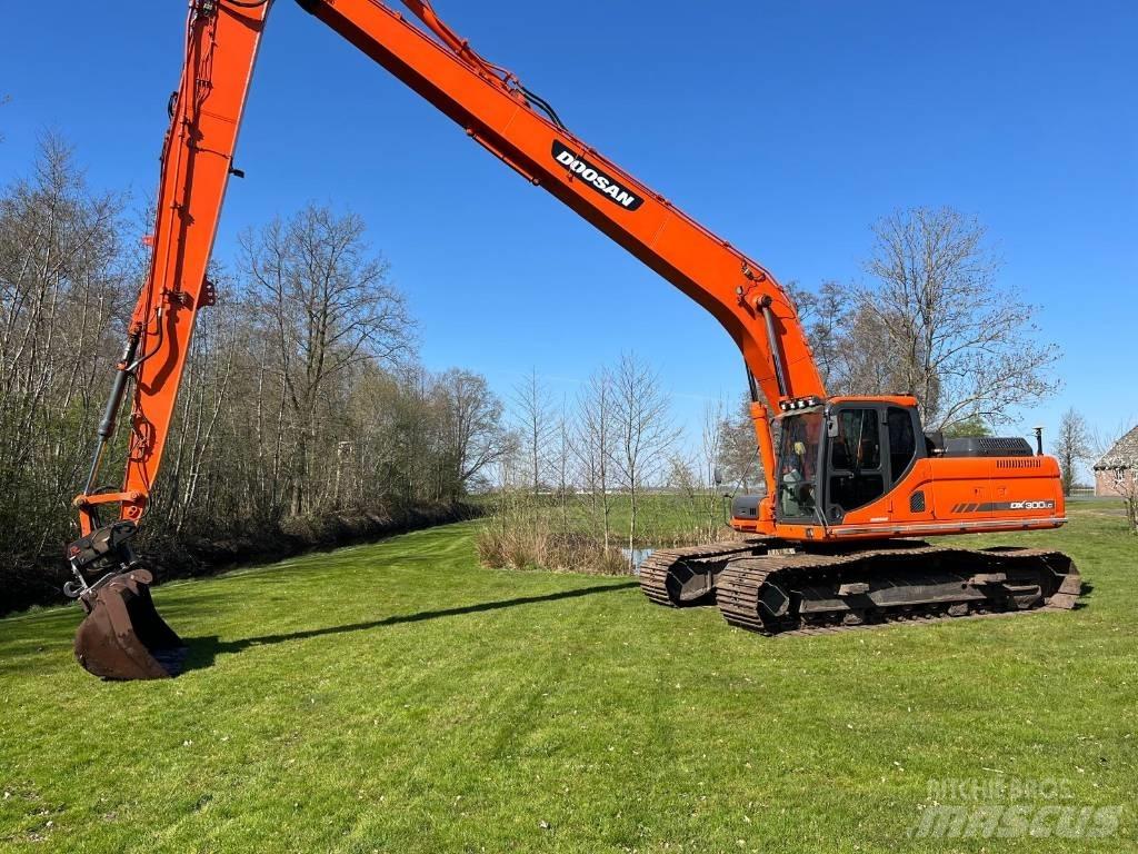Doosan DX 300 Bagri goseničarji
