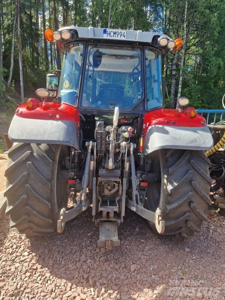 Massey Ferguson 5713 Traktorji