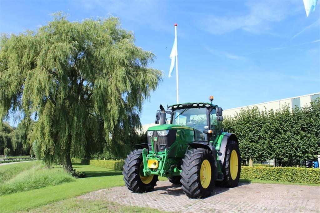 John Deere 6215R Traktorji