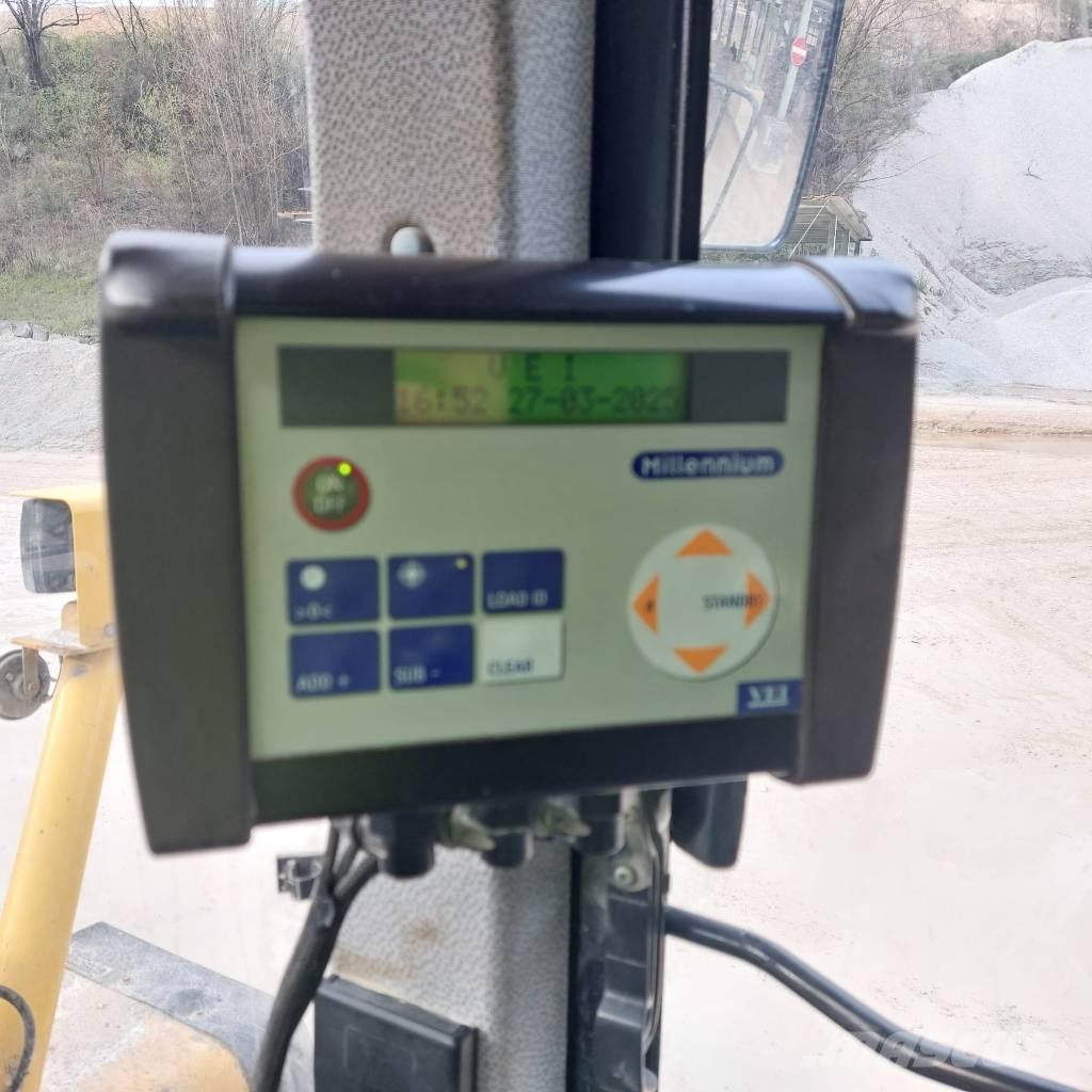 Komatsu WA 600-3 Kolesni nakladalci