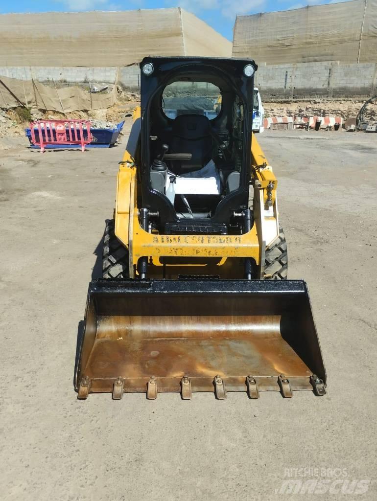 CAT 226 D Skid steer mini nakladalci