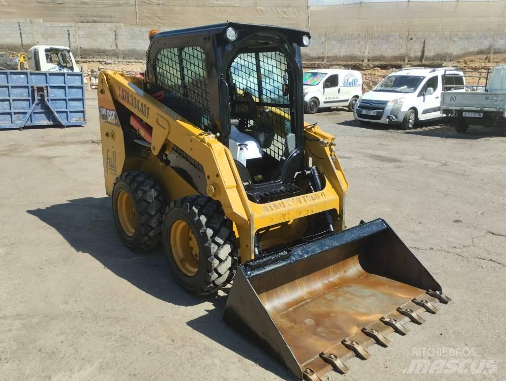CAT 226 D Skid steer mini nakladalci