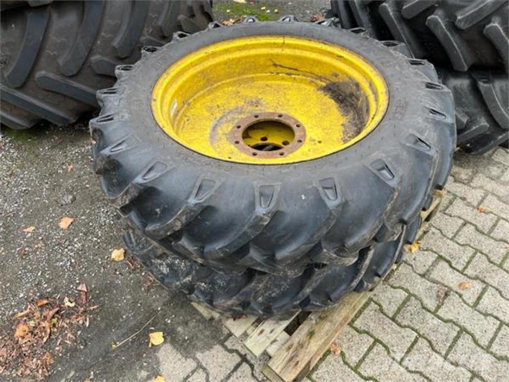 BKT 12.4-32 Gume, kolesa in platišča