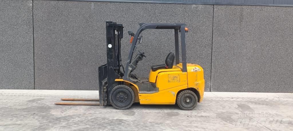 TCM FD25T3 Dizelski viličarji