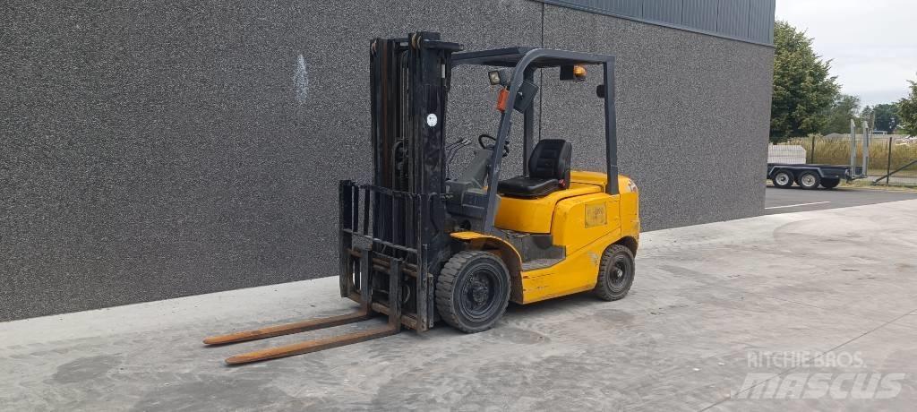 TCM FD25T3 Dizelski viličarji