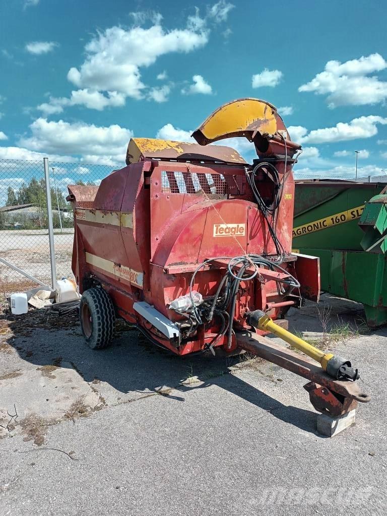 Tomahawk 808 Rezač za bale, oprema za rezanje in odvijanje bal