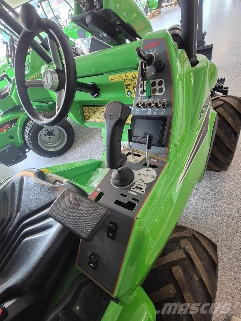 Avant 635 Skid steer mini nakladalci