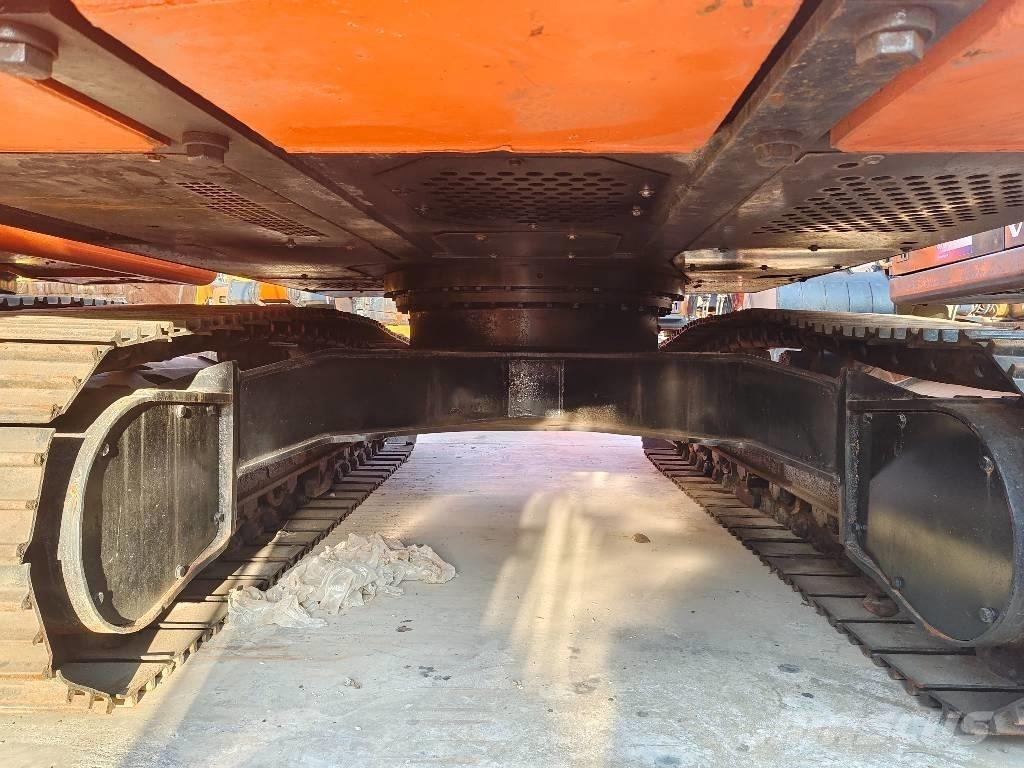 Hitachi ZX 210 Bagri goseničarji