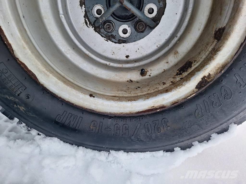 Avant 745 Večnamenski nakladalci