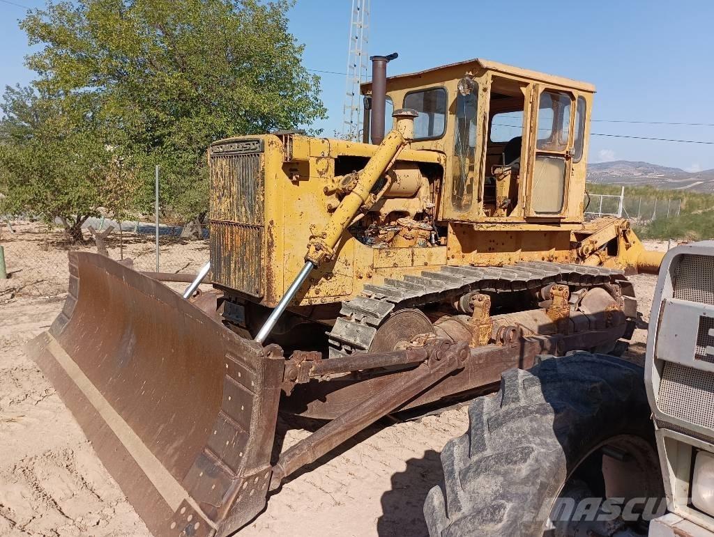 Komatsu D 85 A-12 Buldožerji goseničarji