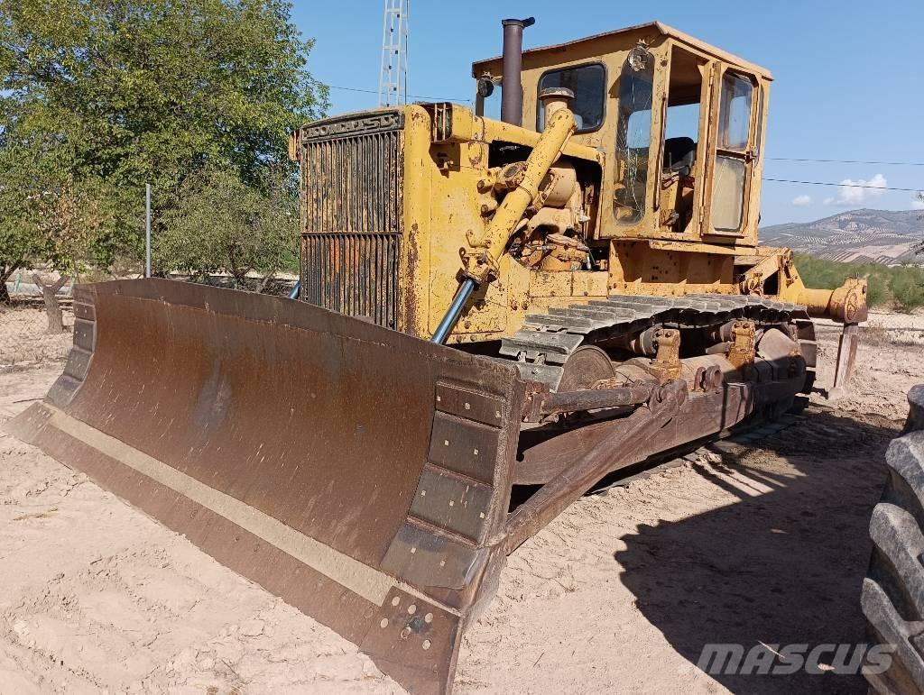 Komatsu D 85 A-12 Buldožerji goseničarji