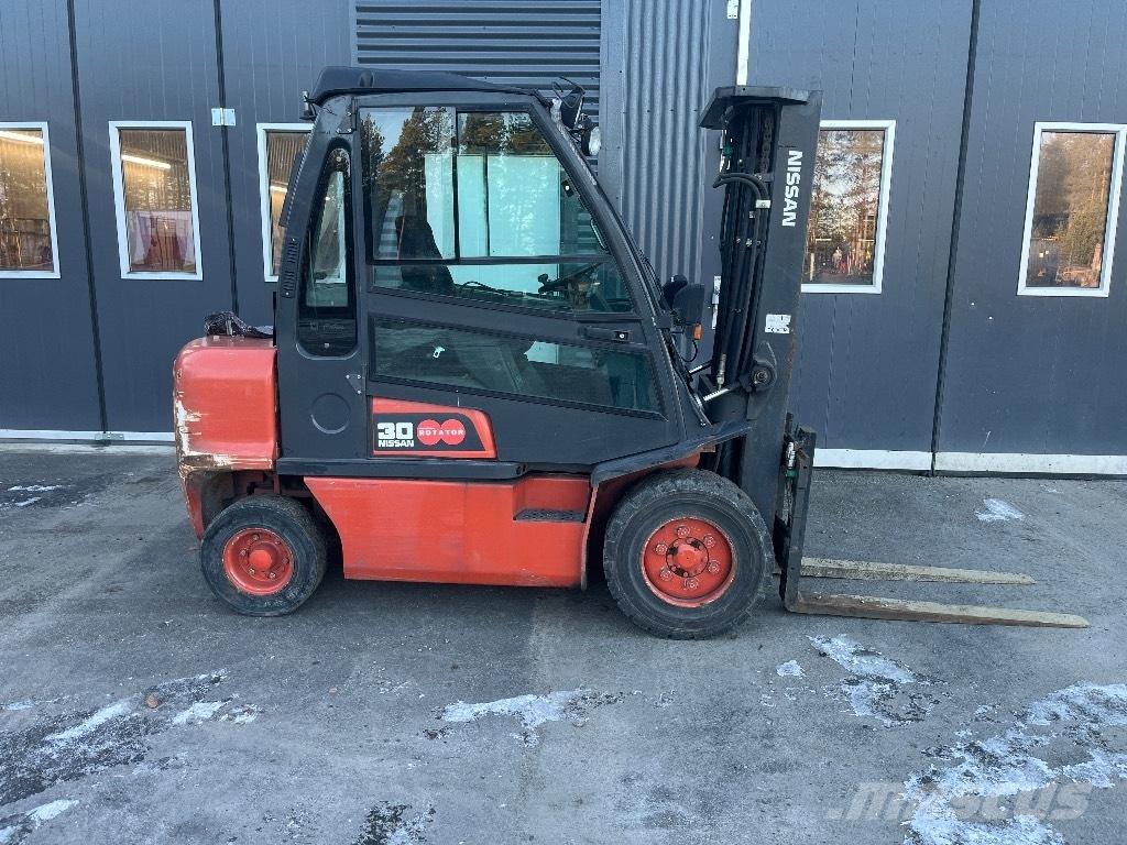 Nissan FGD02A300 Dizelski viličarji