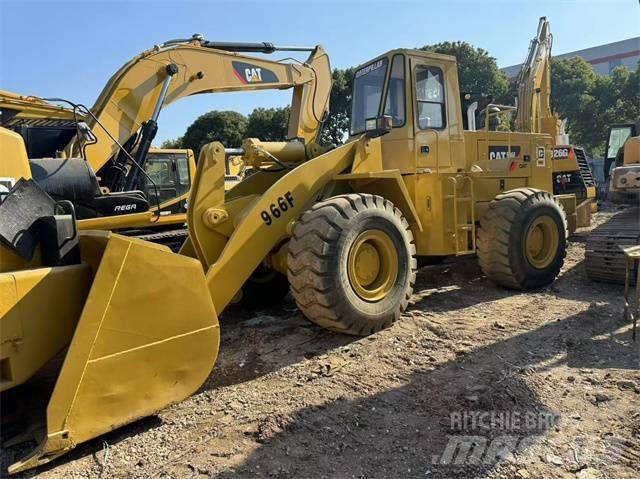 CAT 966 F Kolesni nakladalci