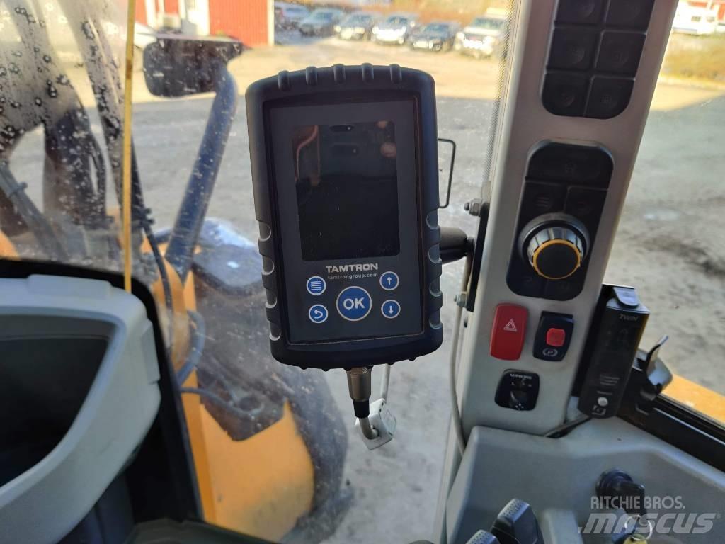 JCB 457HT Kolesni nakladalci
