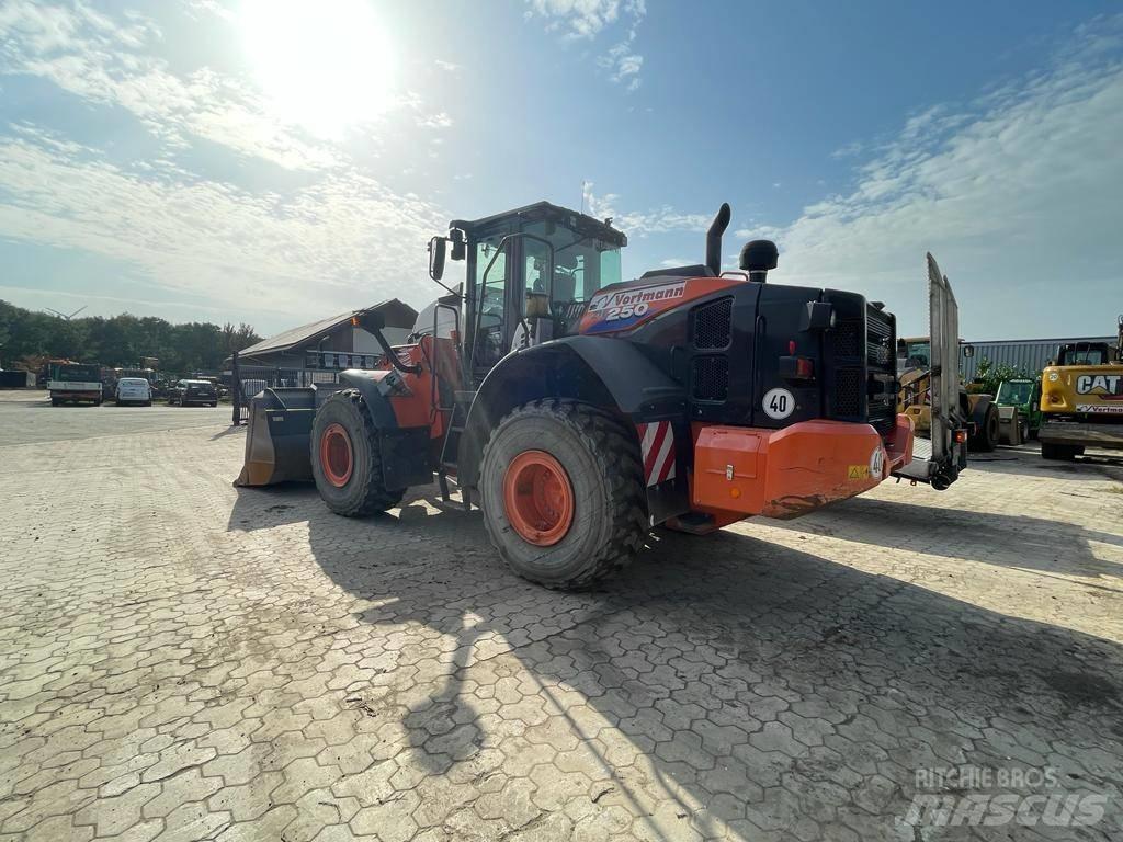 Hitachi ZW 250-6 Kolesni nakladalci
