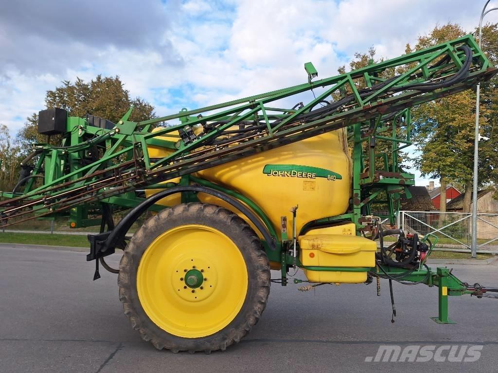 John Deere 840 Vlečne škropilnice