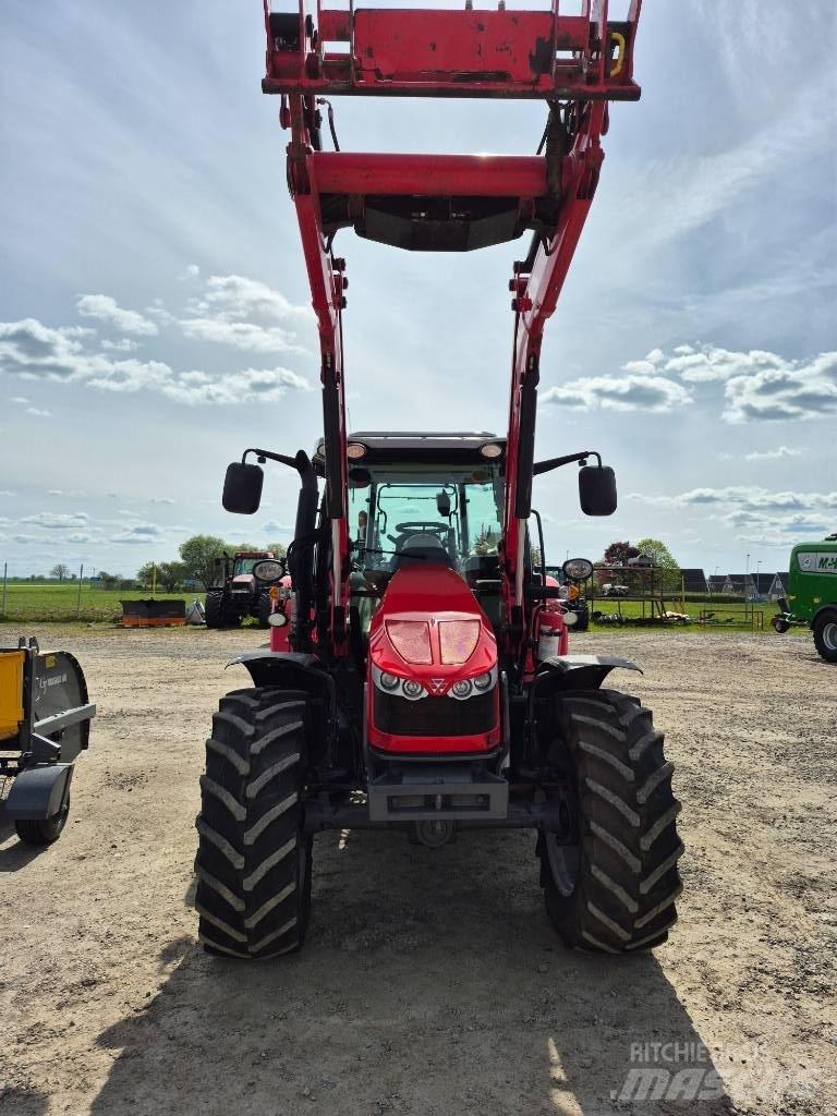 Massey Ferguson 5713 Traktorji