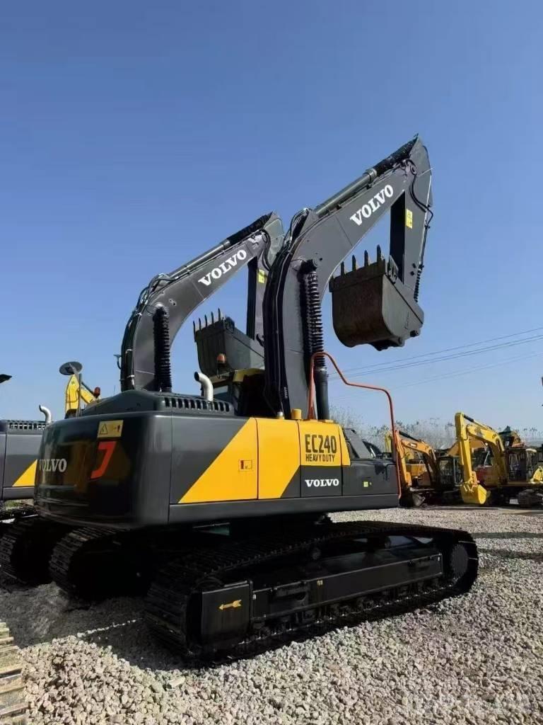Volvo EC 240 Bagri goseničarji