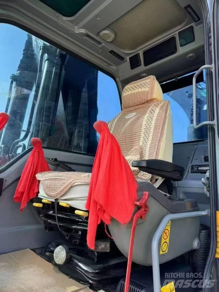 Volvo EC 240 Bagri goseničarji