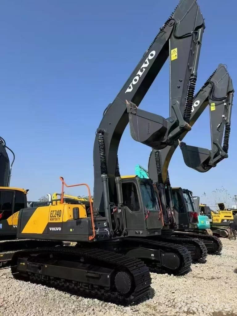 Volvo EC 240 Bagri goseničarji