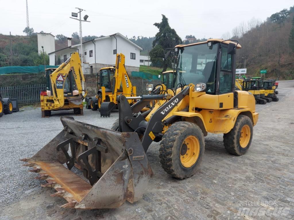 Volvo L 30 G Kolesni nakladalci