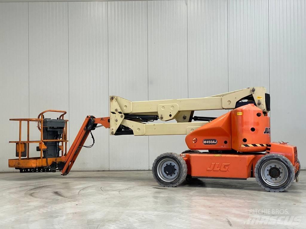 JLG M450AJ Zglobne dvižne ploščadi