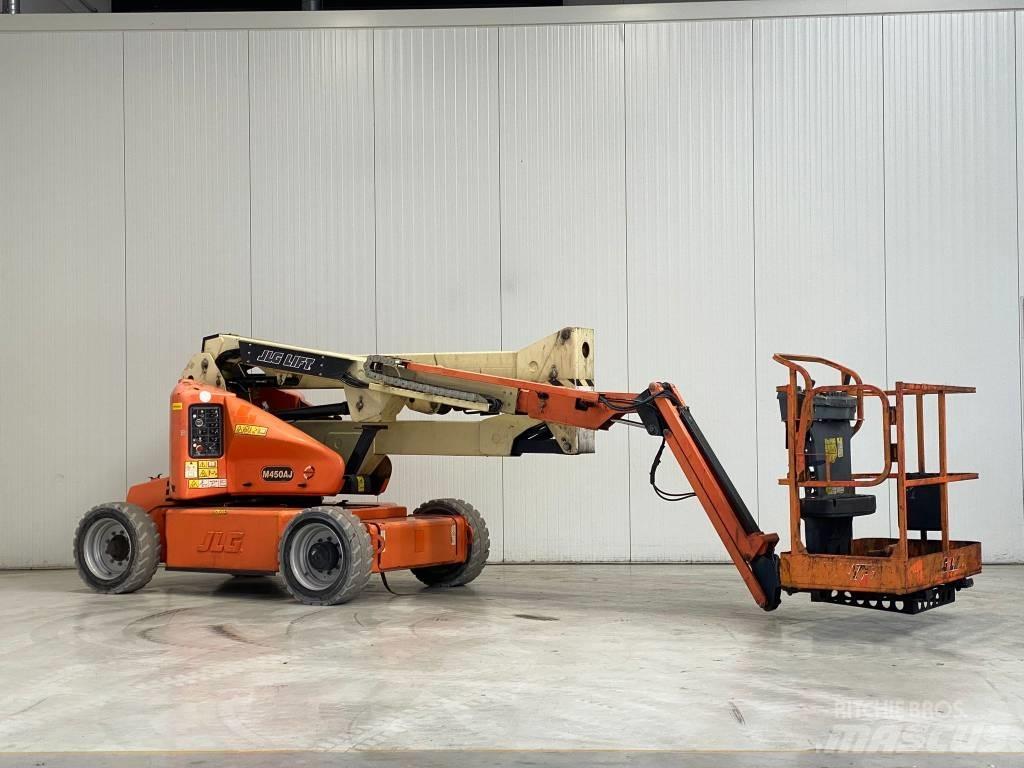 JLG M450AJ Zglobne dvižne ploščadi