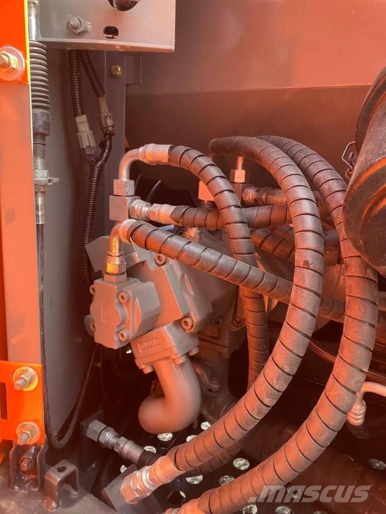 Hitachi 70-5A Bagri goseničarji