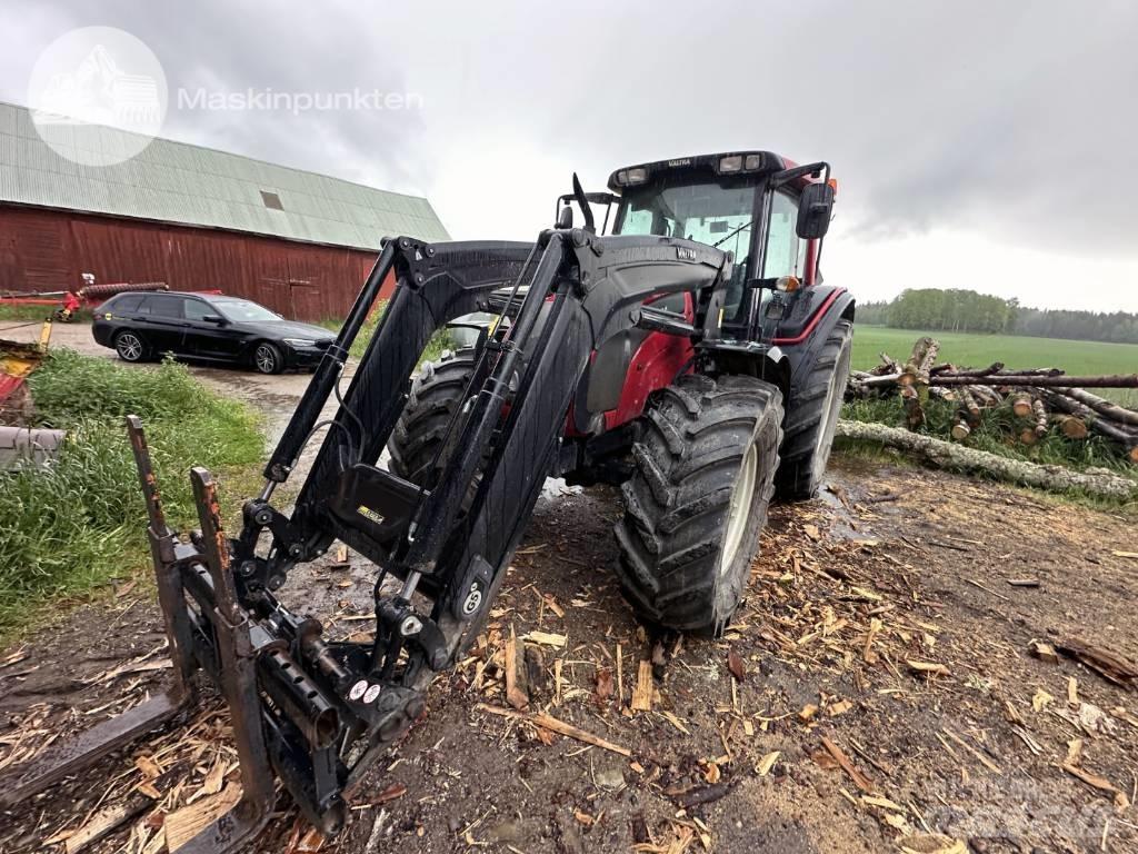 Valtra N 121 Traktorji