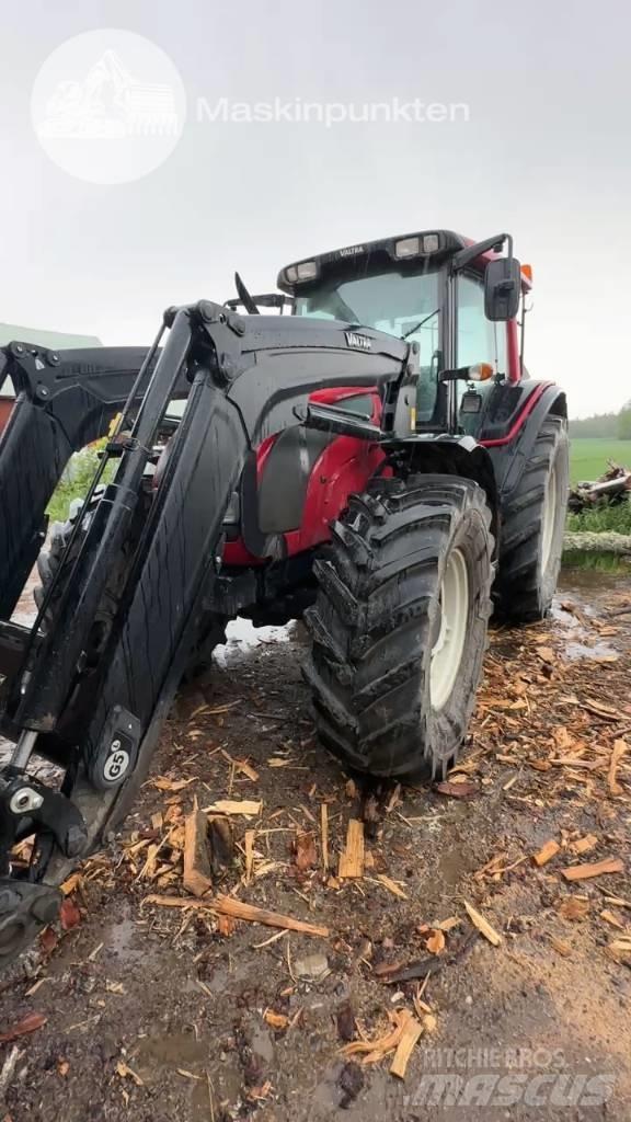 Valtra N 121 Traktorji