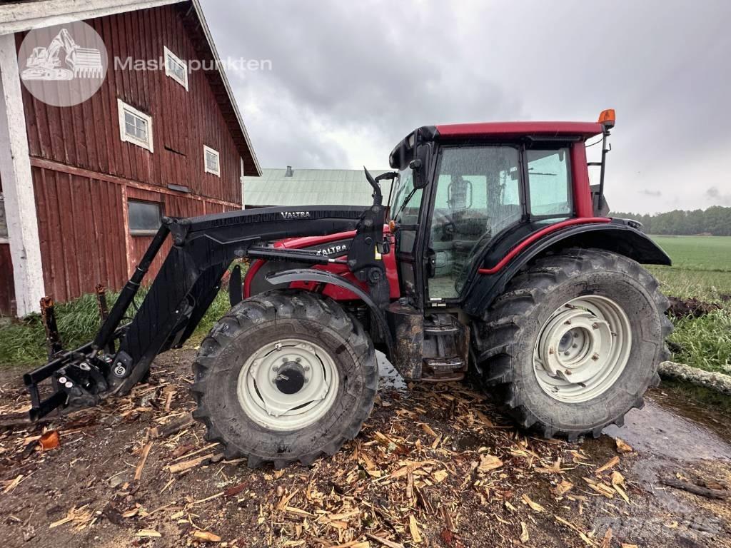 Valtra N 121 Traktorji
