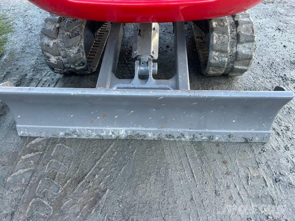 Takeuchi TB 230 Mini bagri <7t