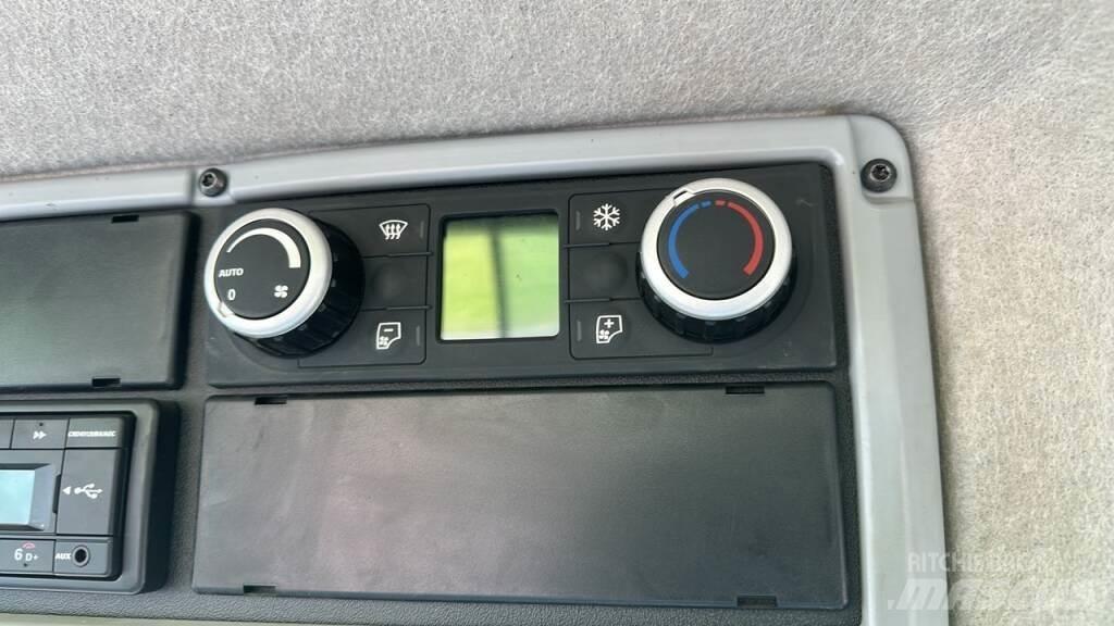Valtra Q305 Traktorji
