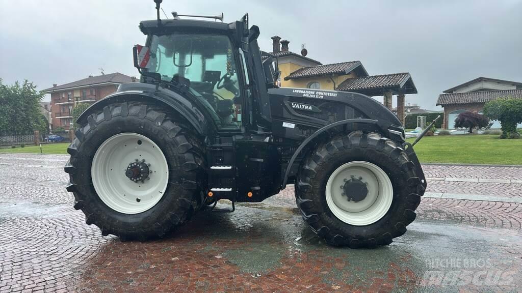 Valtra Q305 Traktorji