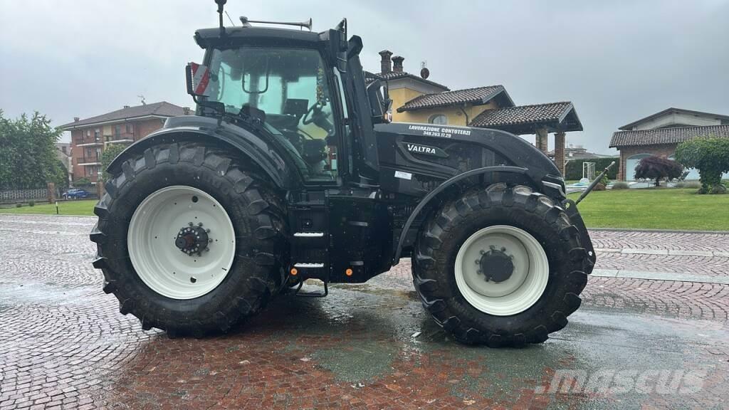Valtra Q305 Traktorji