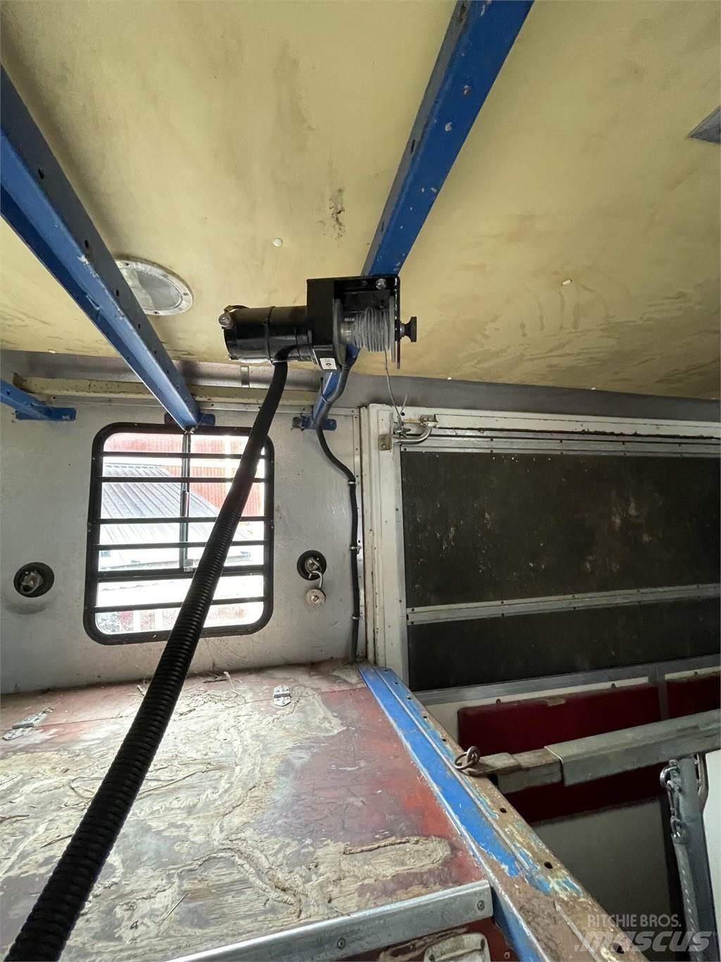 Volvo FL7 Tovornjaki za prevoz živine