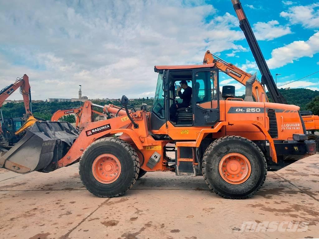 Doosan DL 250-3 Kolesni nakladalci