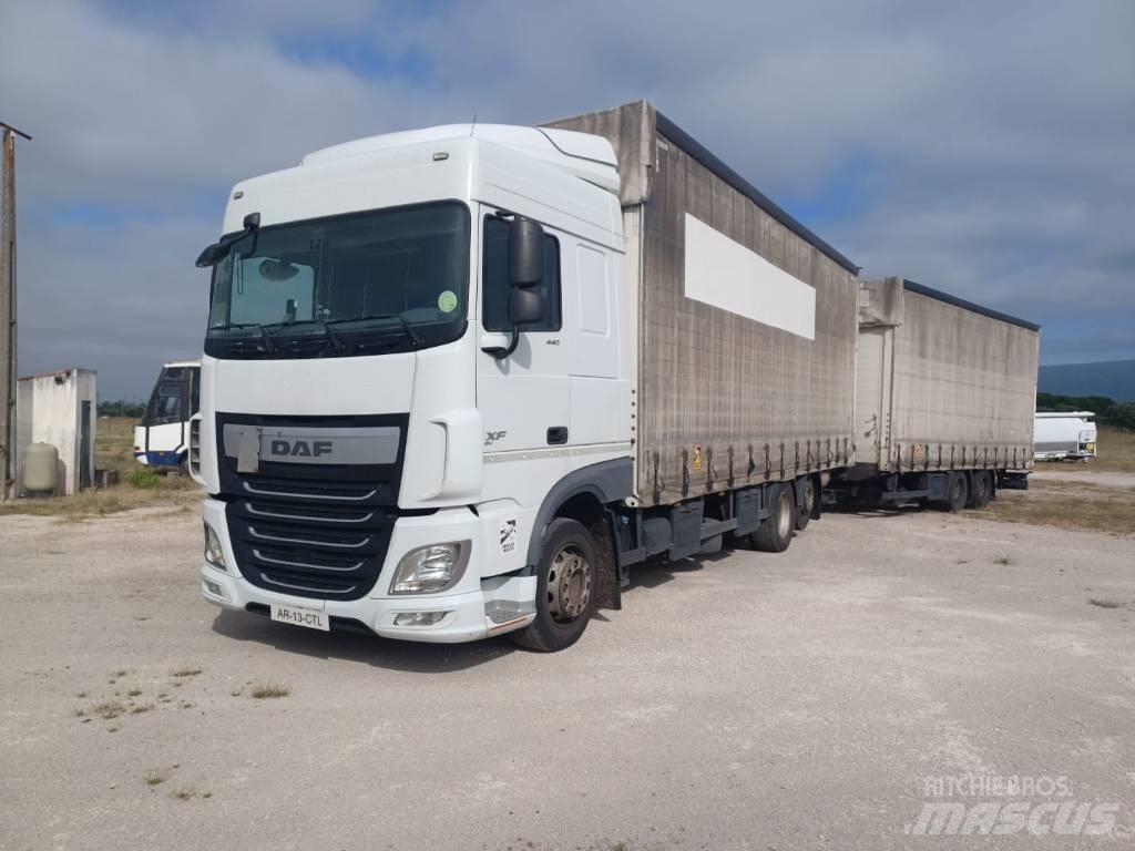 DAF XF 440 Tovornjaki s ponjavo