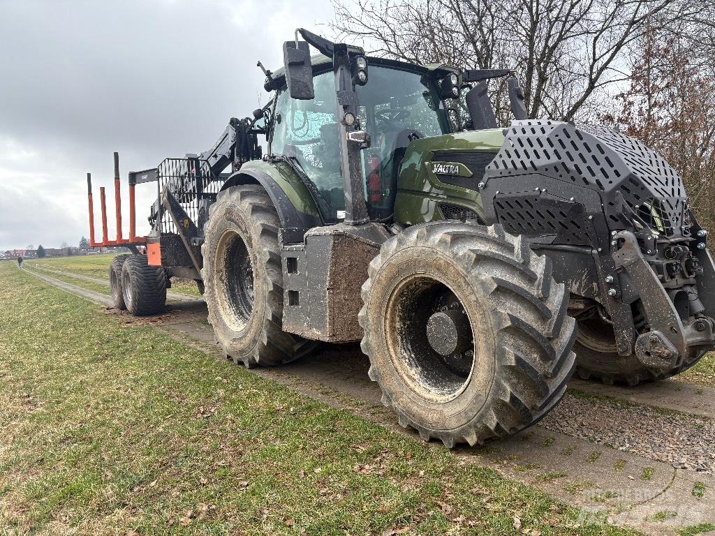 Valtra Q 305 Traktorji