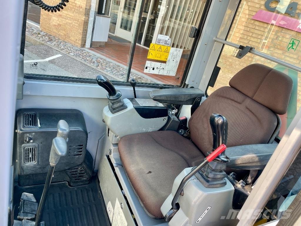 New Holland E 18 C Mini bagri <7t