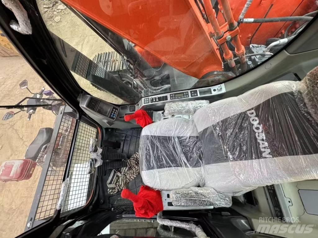 Doosan DX 300 Bagri goseničarji