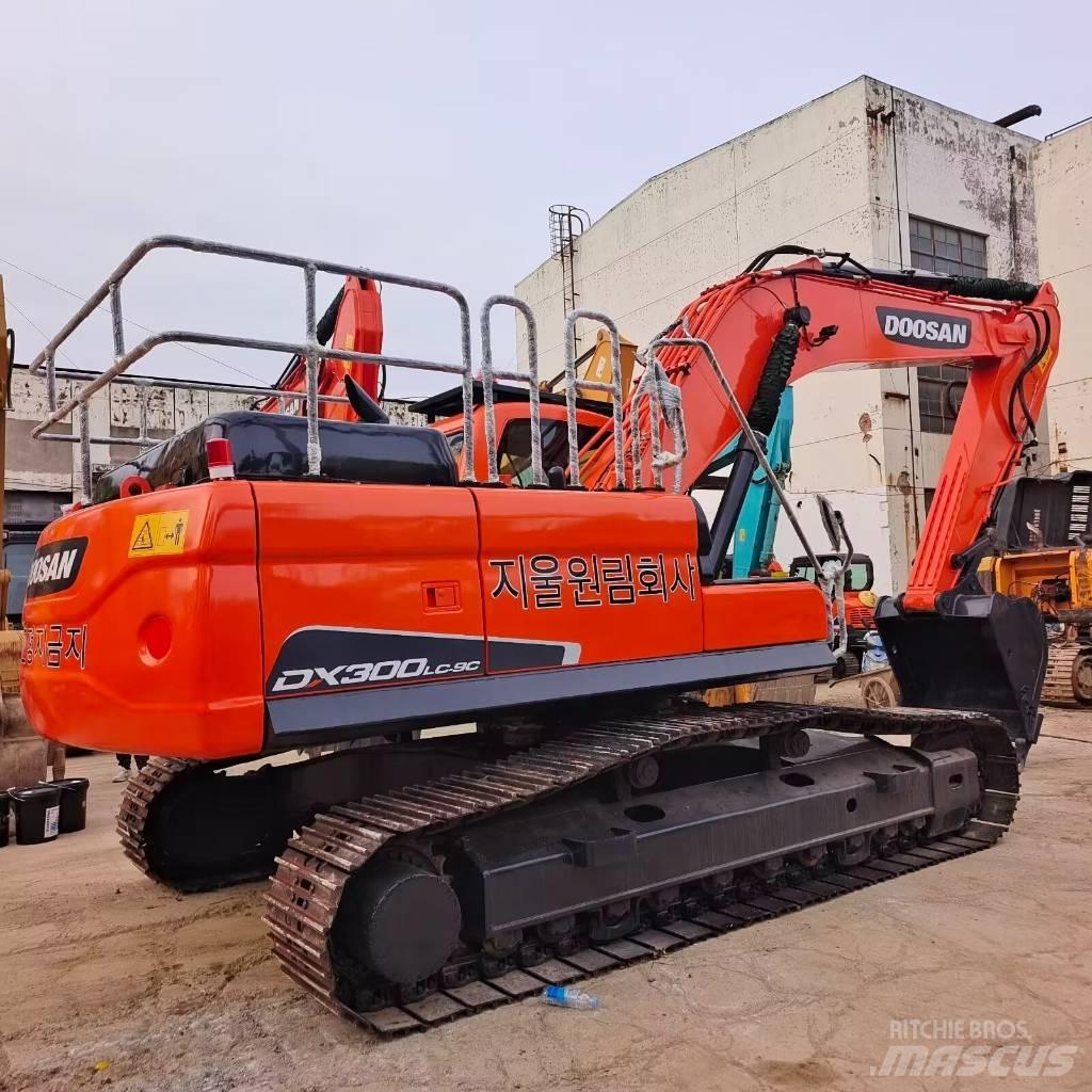 Doosan DX 300 Bagri goseničarji
