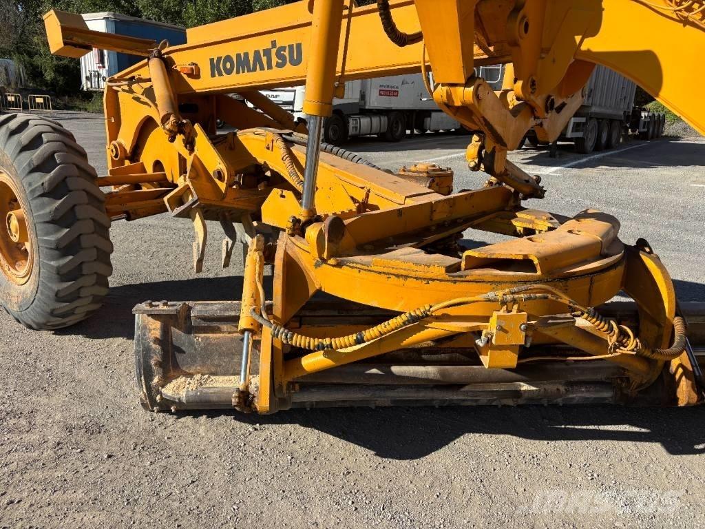 Komatsu GD 530 A Grederji