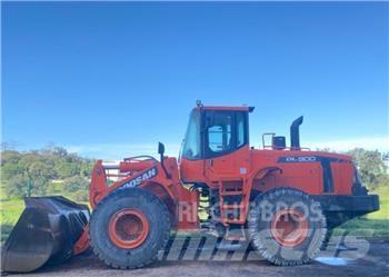 Doosan DL 300 Kolesni nakladalci