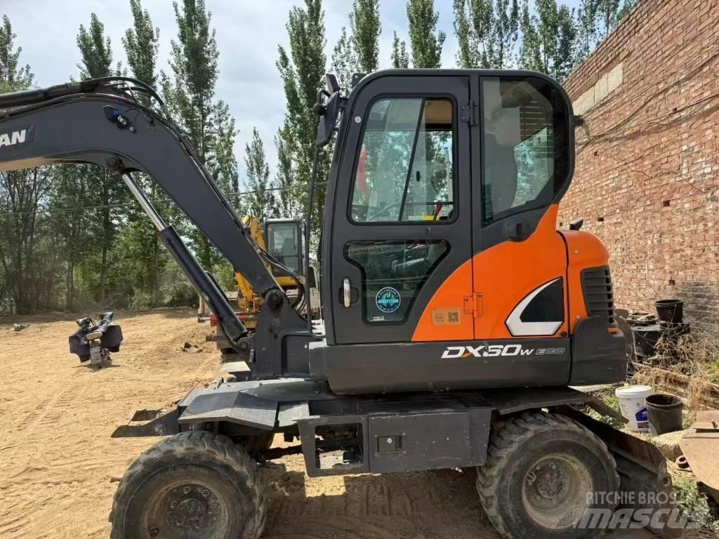 Doosan DX60W Bagri na kolesih